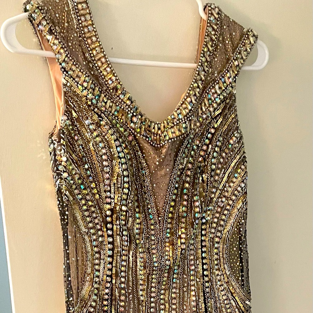 Evening gown With iridescent beading and Sequins sewn on